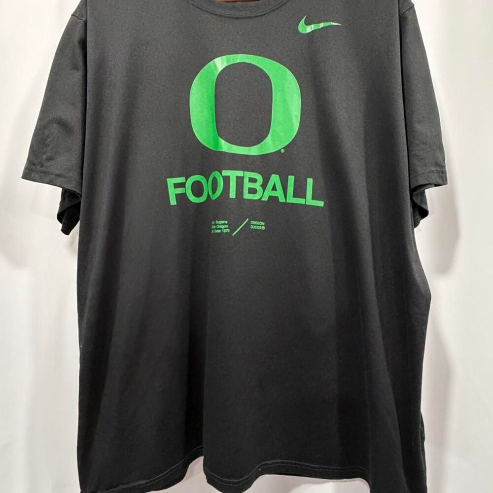 Nike Men's Black and Grey T-shirt